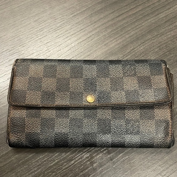 Louis Vuitton Handbags - Louis Vuitton Damier Ebene Sarah Ling Wallet